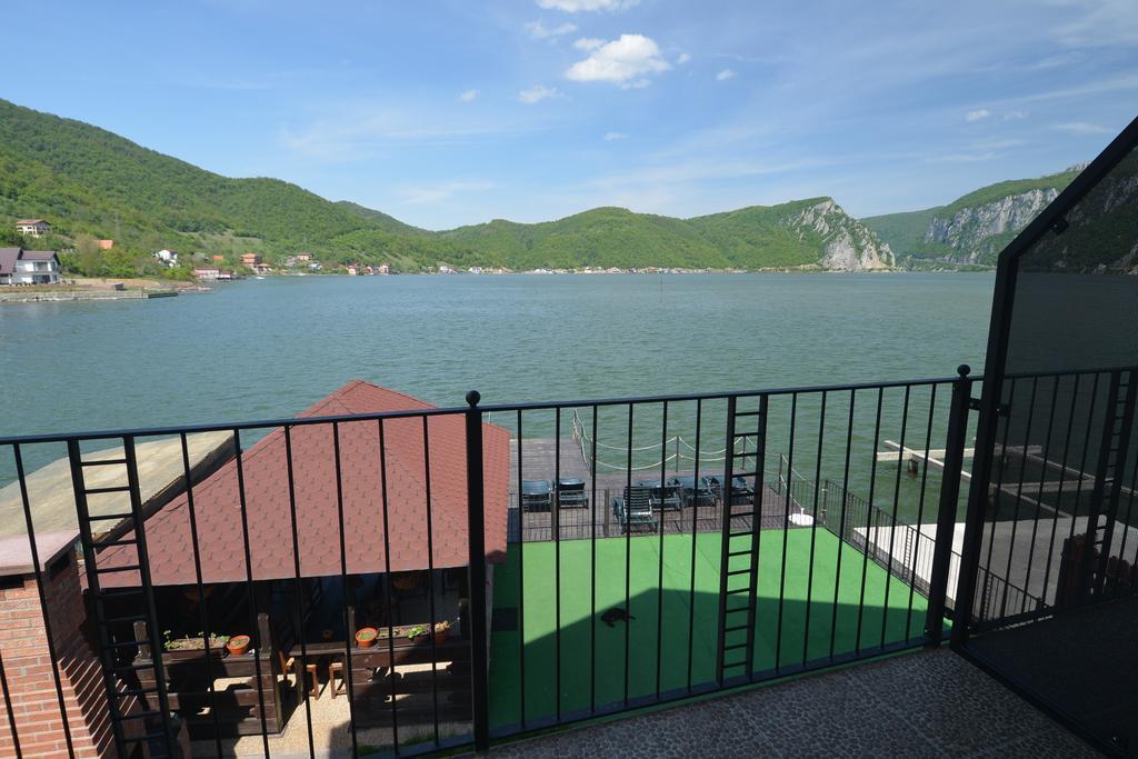 Vila Golful Dunarii Dubova Exterior photo